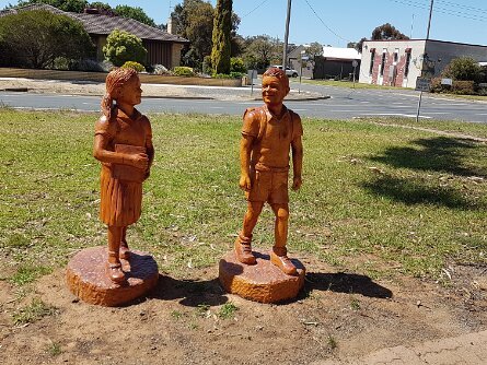Rupanyip Chain Saw sculptures at Rupanyip